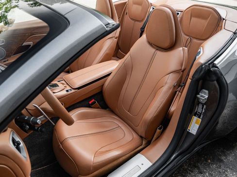 Used 2019 Aston Martin DB11 Volante image 10