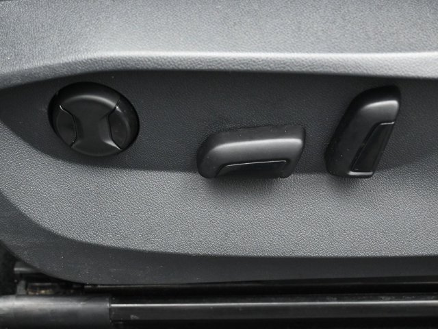 Used 2022 Volkswagen Tiguan SE w/ Panoramic Sunroof Package AWD/4WD image 10