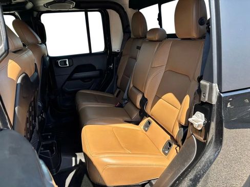 Used 2023 Jeep Gladiator Rubicon w/ Cold Weather Group AWD/4WD image 25