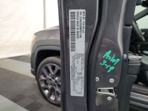 Used 2021 Jeep Compass Latitude AWD/4WD image 33