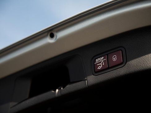 Certified 2025 Mercedes-Benz GLA 250 4MATIC image 18