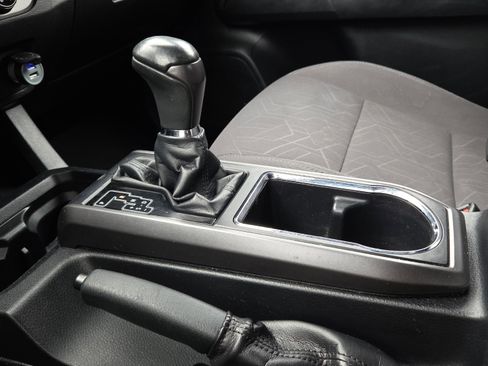 Used 2018 Toyota Tacoma TRD Sport w/ Technology Package image 28