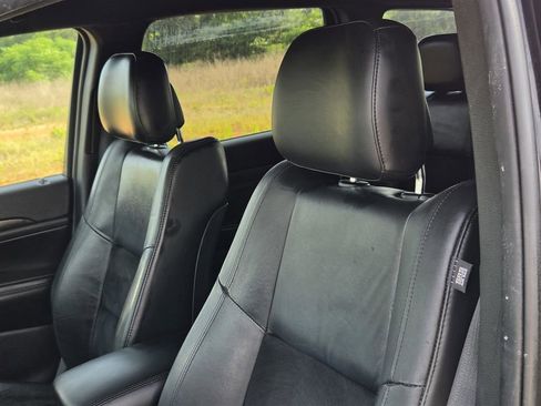 Used 2018 Jeep Grand Cherokee Altitude RWD image 14