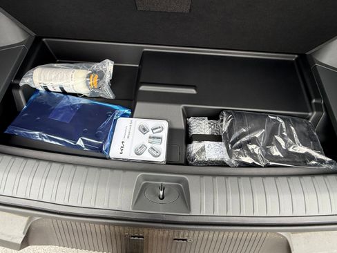 New 2026 Kia EV9 Wind image 11