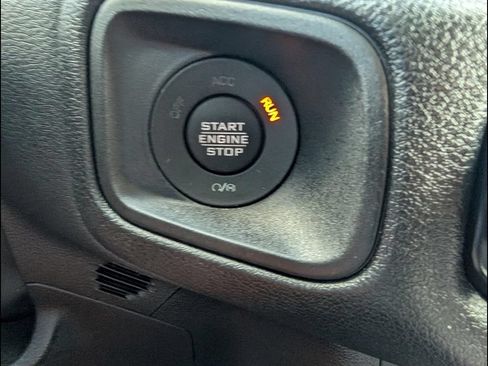 Used 2024 Jeep Gladiator Sport AWD/4WD image 17