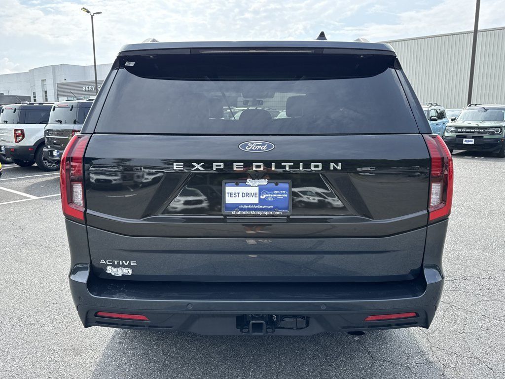Used 2025 Ford Expedition Active AWD/4WD image 6