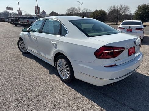 Used 2017 Volkswagen Passat 1.8T SE image 24
