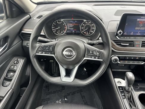 Used 2024 Nissan Altima 2.5 SV FWD image 13