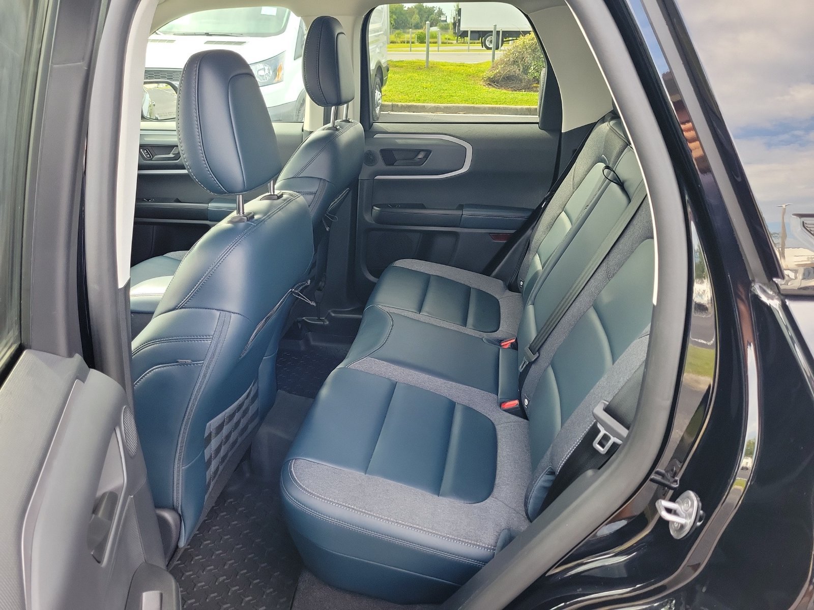 Used 2023 Ford Bronco Sport Outer Banks w/ Tech Package AWD/4WD image 11