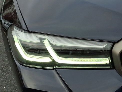 Used 2023 BMW M550i xDrive w/ Executive Package image 9