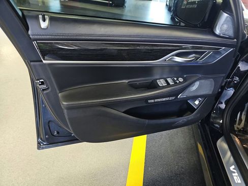 Used 2018 BMW M760i xDrive w/ Luxury Rear Seating Package AWD/4WD image 17