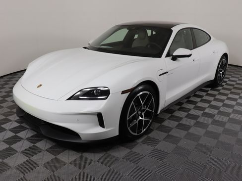 Used 2025 Porsche Taycan image 13