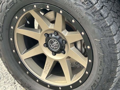 Used 2022 Toyota Tundra Platinum w/ Advanced Package image 10