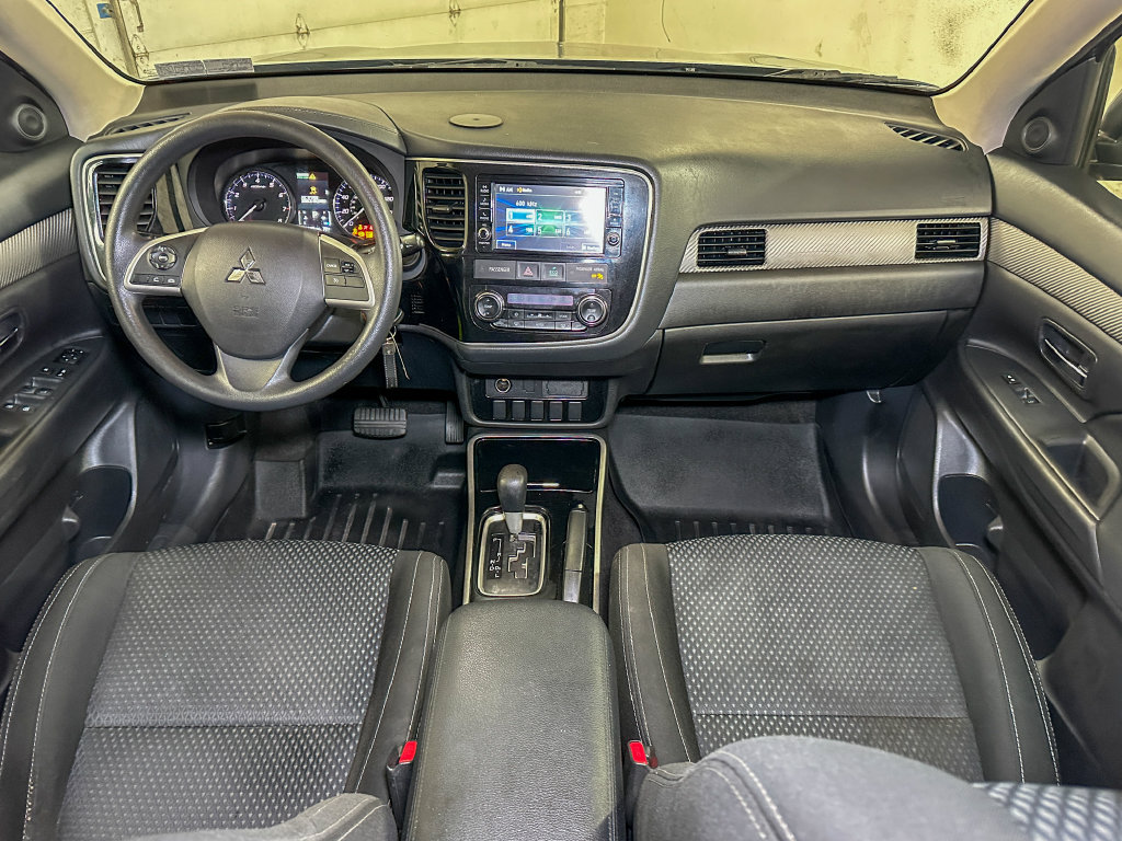 Used 2018 Mitsubishi Outlander AWD image 27