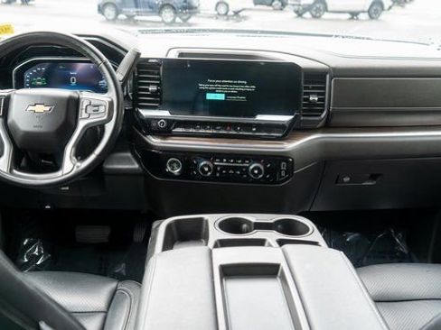 Used 2024 Chevrolet Silverado 1500 LT AWD/4WD image 14