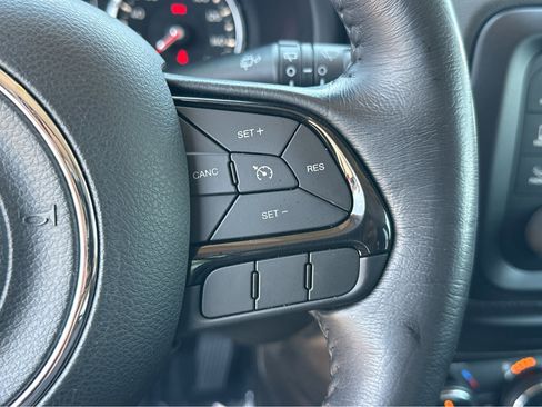 Used 2017 Jeep Renegade Altitude image 23