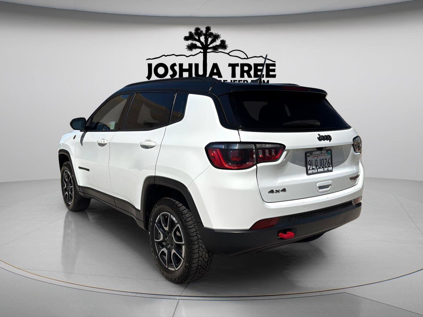 Used 2024 Jeep Compass Trailhawk AWD/4WD image 5