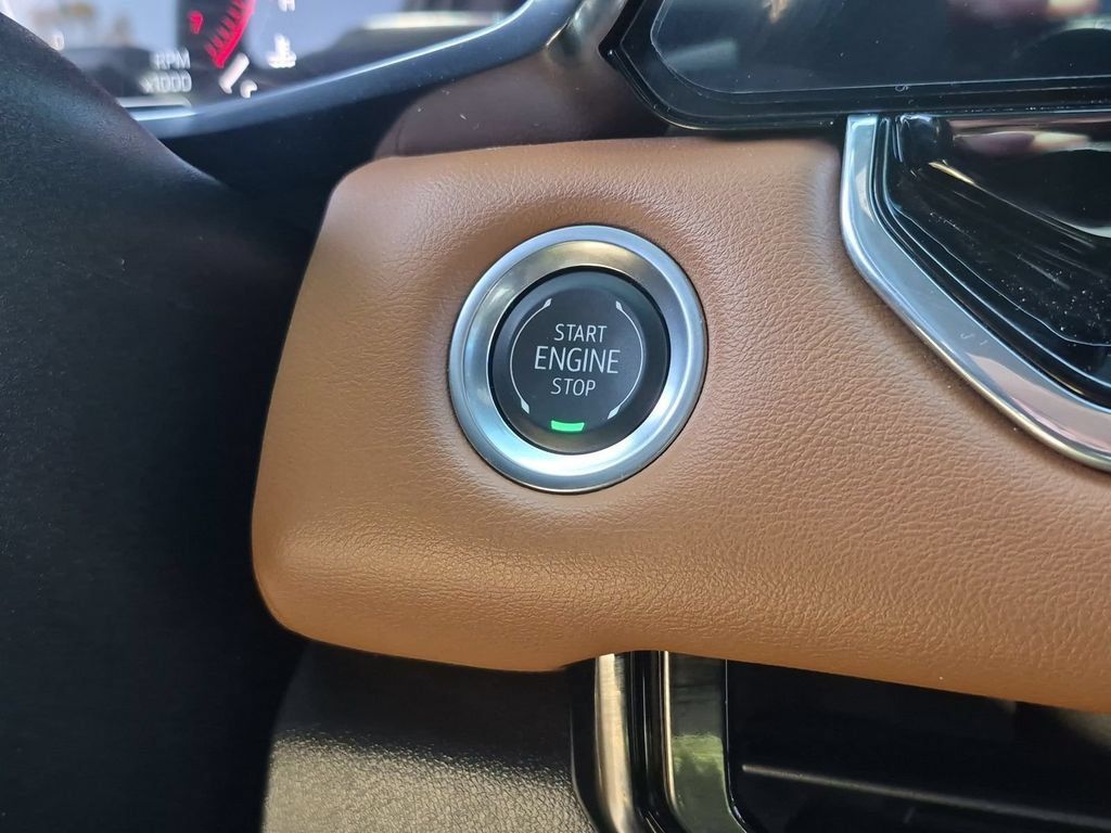 Used 2025 GMC Canyon AT4 AWD/4WD image 9