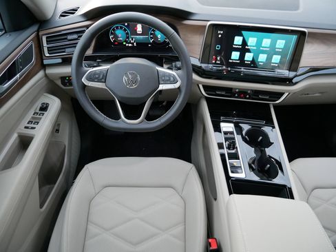 New 2026 Volkswagen Atlas SE image 9