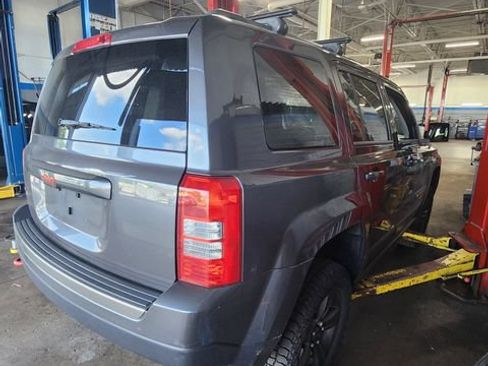 Used 2017 Jeep Patriot 75th Anniversary w/ Power Value Group AWD/4WD image 12