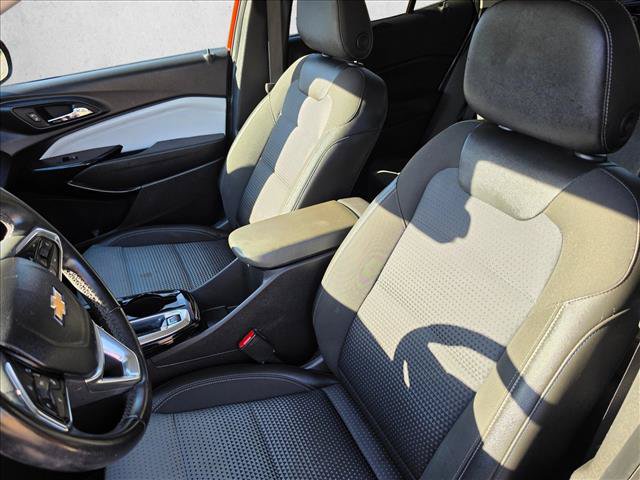 Used 2024 Chevrolet Trax LT w/ LT Convenience Package FWD image 23
