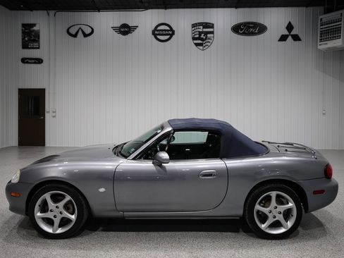 Used 2003 MAZDA MX-5 Miata image 4