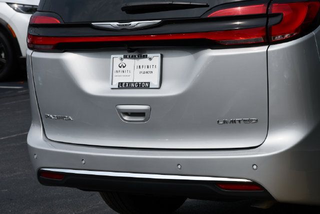 Used 2026 Chrysler Pacifica Limited FWD image 33