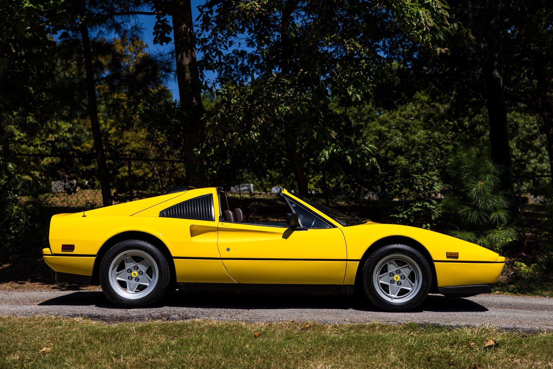 Used 1986 Ferrari 328 GTS RWD image 3