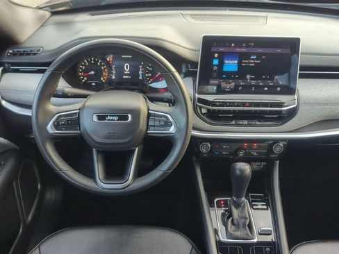 Used 2024 Jeep Compass Latitude image 22