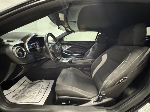 Used 2020 Chevrolet Camaro LT image 15