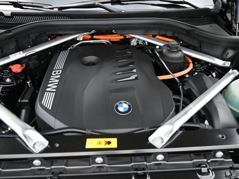 New 2026 BMW X5 xDrive50e w/ Premium Package AWD/4WD image 23