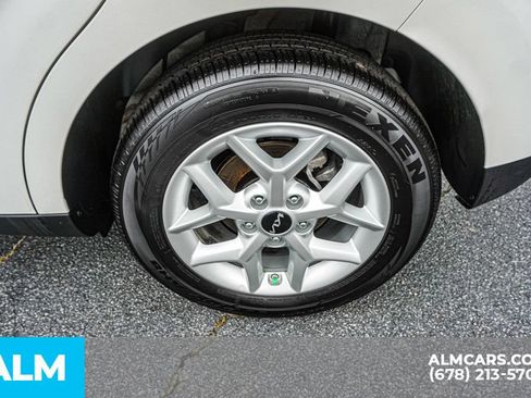 Used 2025 Kia Soul LX w/ LX Technology Package FWD image 17