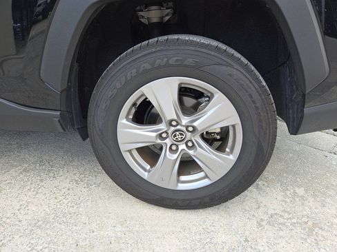 Used 2025 Toyota RAV4 XLE FWD image 17