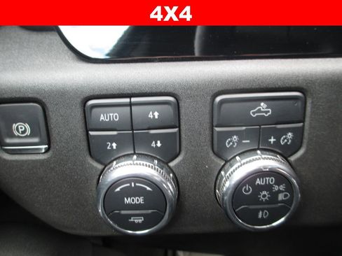 Used 2025 GMC Sierra 2500 SLE w/ SLE Value Package; AWD/4WD image 27