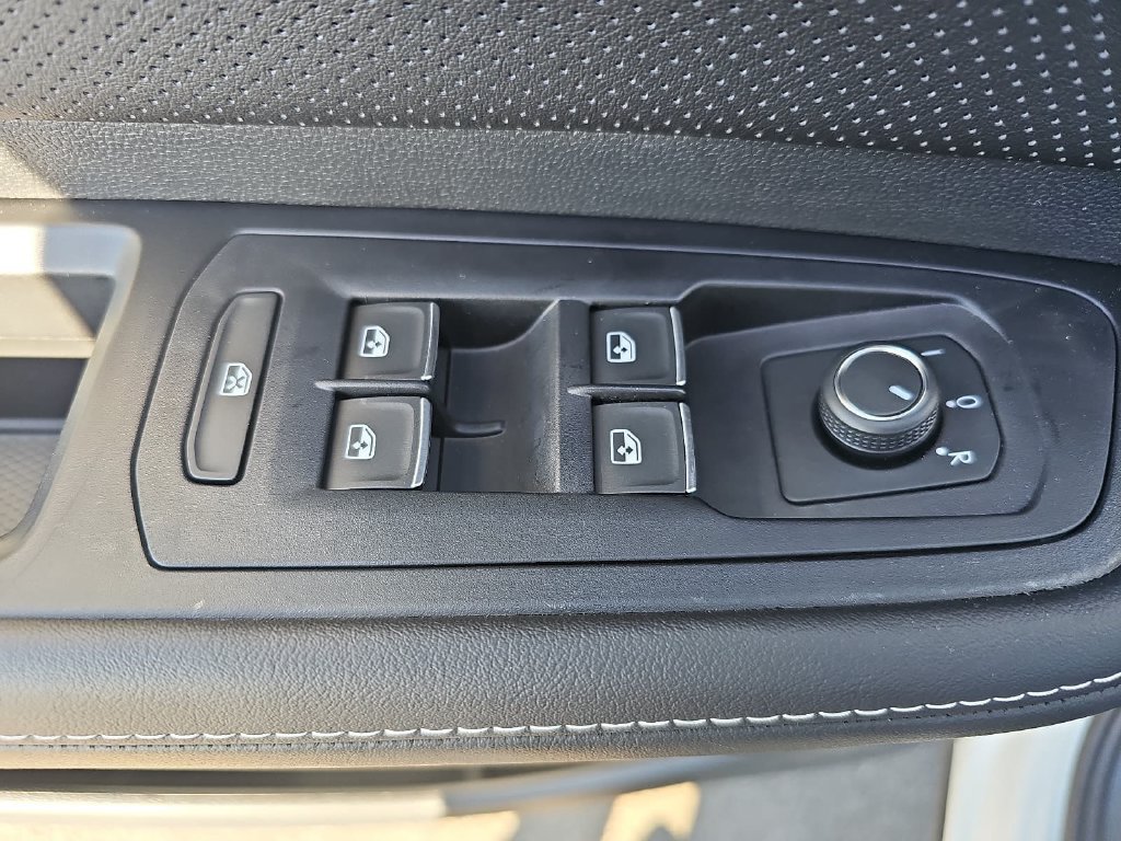 Used 2024 Volkswagen Atlas Cross Sport SE FWD image 28