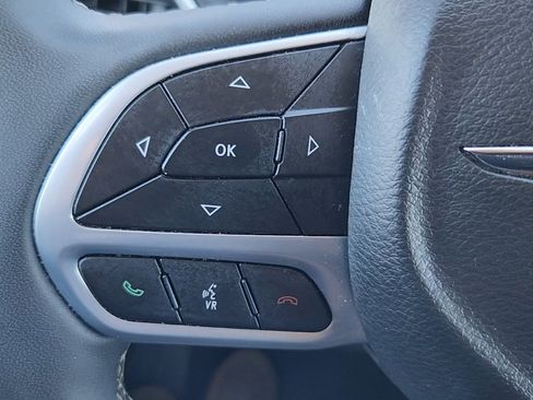 Used 2024 Chrysler Pacifica Touring-L FWD image 12