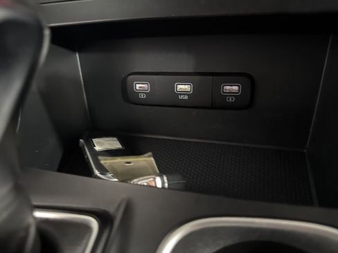 Used 2022 Kia Carnival LX image 37