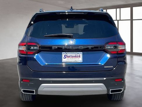 Certified 2025 Honda Pilot Touring image 5