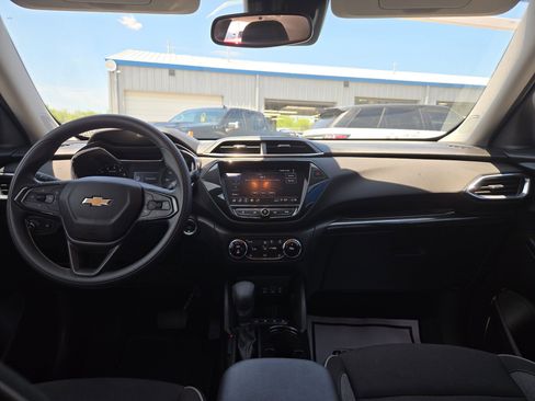 Certified 2022 Chevrolet TrailBlazer LT w/ Convenience Package FWD image 15