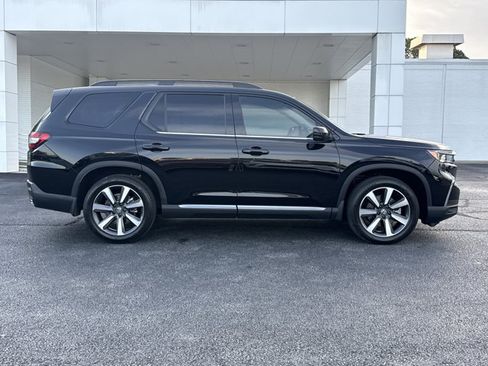 Used 2025 Honda Pilot Touring image 2