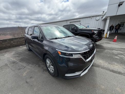 Used 2022 Kia Carnival LX image 7