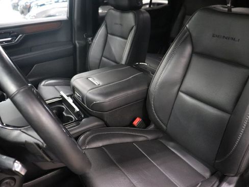 Used 2025 GMC Yukon Denali AWD/4WD image 12