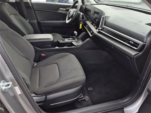 Used 2024 Kia Sportage LX image 10