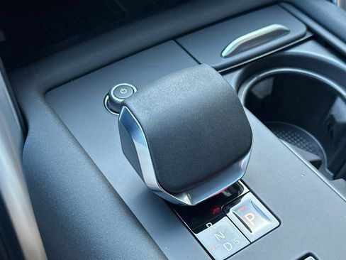 New 2026 Land Rover Discovery Limited Edition image 30