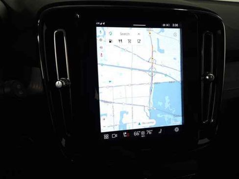 Used 2023 Volvo XC40 B4 Plus w/ Protection Package Premier image 25