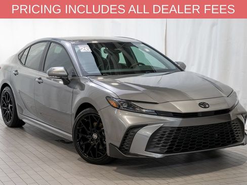 Used 2026 Toyota Camry SE w/ Convenience Package FWD image 1