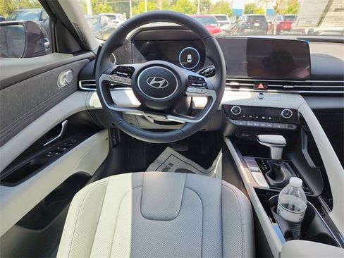 New 2025 Hyundai Elantra Limited image 11