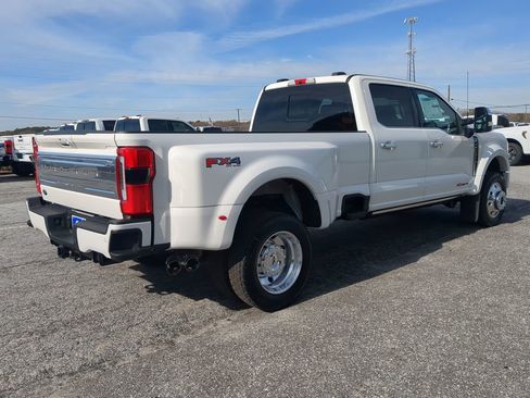 Used 2025 Ford F450 Platinum w/ Platinum Plus Package image 3
