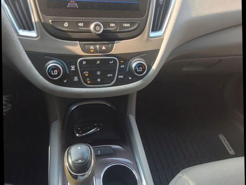 Used 2020 Chevrolet Malibu LT image 14