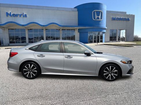 Used 2023 Honda Civic EX image 5